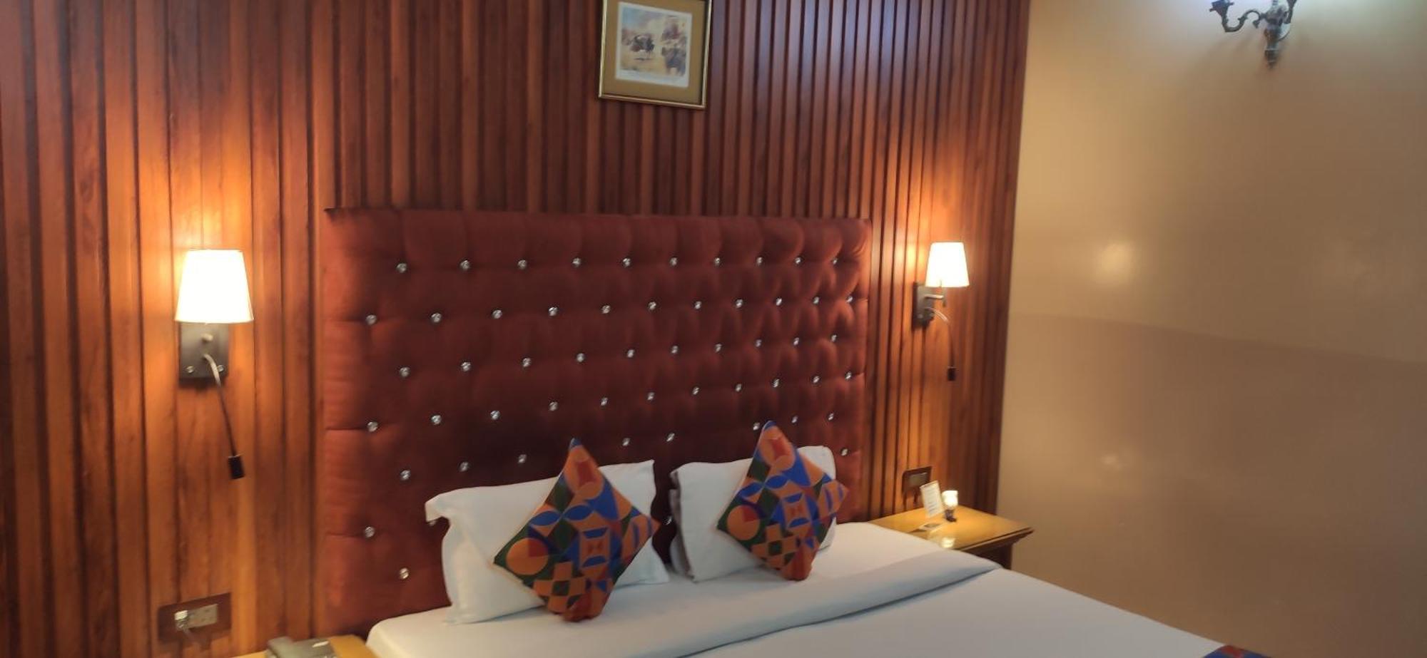 Hotel Conclave Executive New Delhi Exterior photo